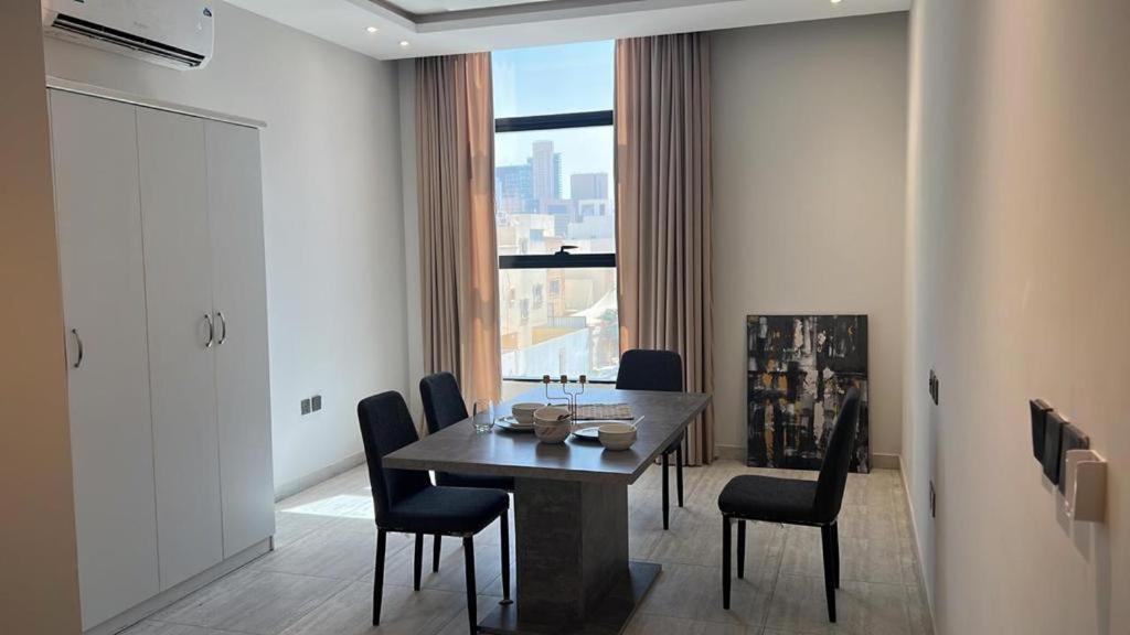شقة هادئة مكونه من غرفتين وبلكونة باطلالة جميلة Apartment Riyadh